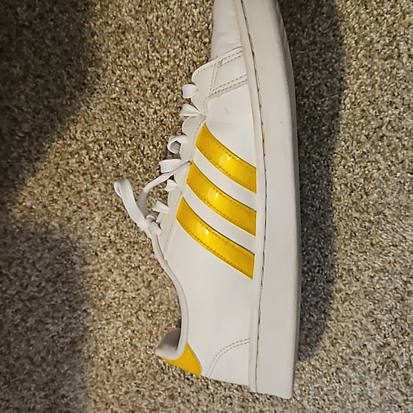 Adidas barely worn - Picture 2 of 4